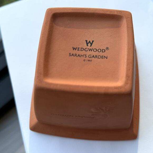 Wedgwood 'Sarah's Garden' Pot Terracotta & Green Small Plant Pot Planter Garden - Picture 8 of 8